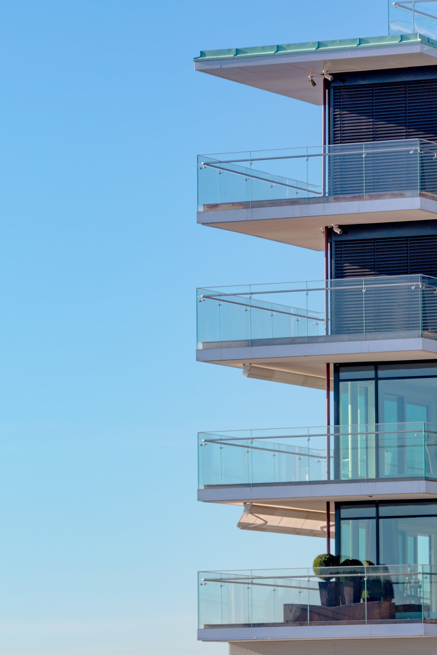 GCR - Rectangular glass guardrails in baseshoes